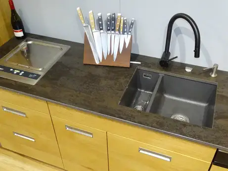 Der erste Einbau-Thermalisierer von Komet und die Keramikspüle von Systemceram 