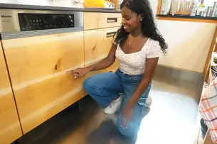 Durchlaufende Front aus Kirschbaum mit Wurmlöchern 