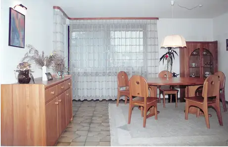 Essplatz in gedämpfter Buche Essplatz in gedämpfter Buche