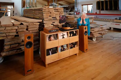 Buchen-Massivholz-Plattenschrank 