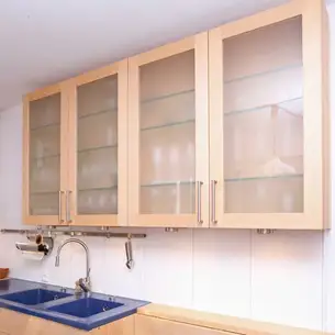 Satinatogras im Holzrahmen 