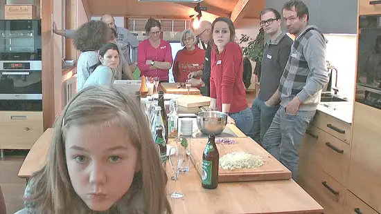 Bei uns finden Sie den für Sie perfekten Kochworkshop Kochworkshops in den Massivholzküchen der Möbelmacher