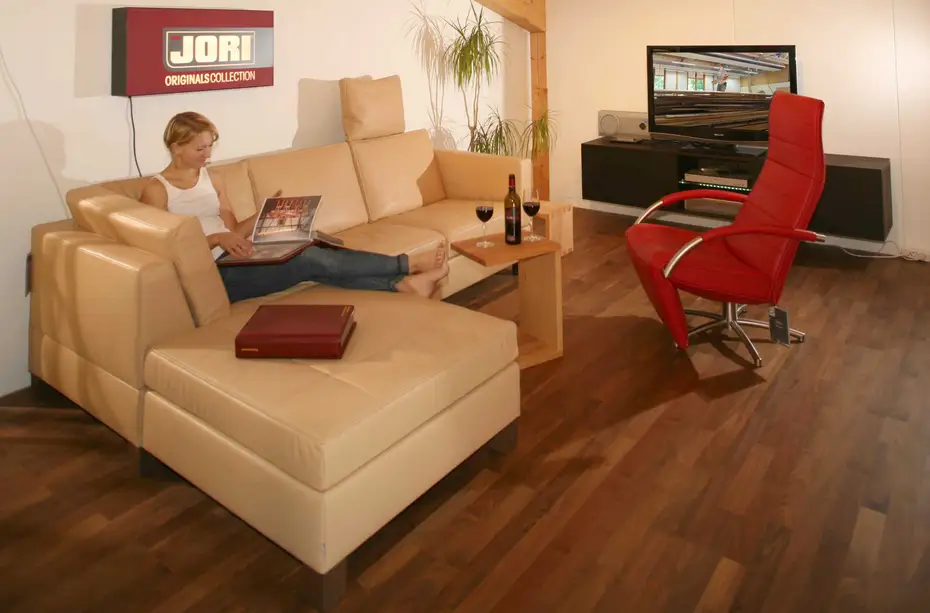 Hänge-TV-Lowboard in Thermobuche 