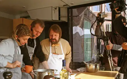 Ulrich Maly und Diana Burkel in der Möbelmacherküche