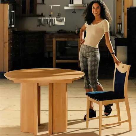 Ausziehtisch mit Winkelbeinen Ausziehtisch mit Winkelbeinen