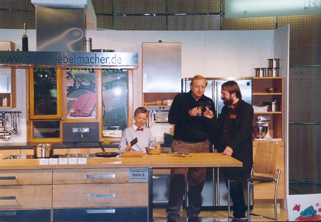 Alfons Schuhbeck mit Sohn bei den Möbelmachern 