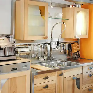 partiell gestrahltes Glas im Holzrahmen 