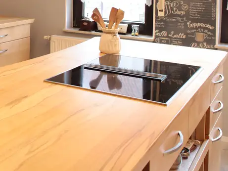 In die Kochinsel integrierter Dunstabzug 