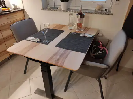 Massivholztisch in Esche, höhenverstellbar 