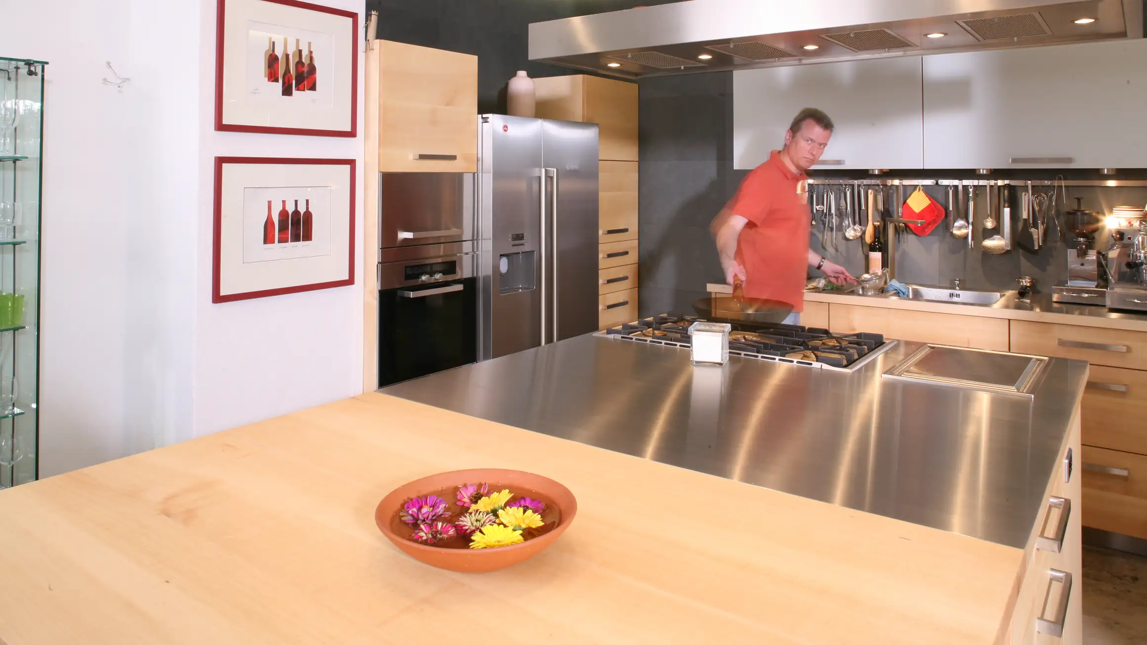 Ahornküche mit Edelstahlarbeitsplatten von Familie Maly 