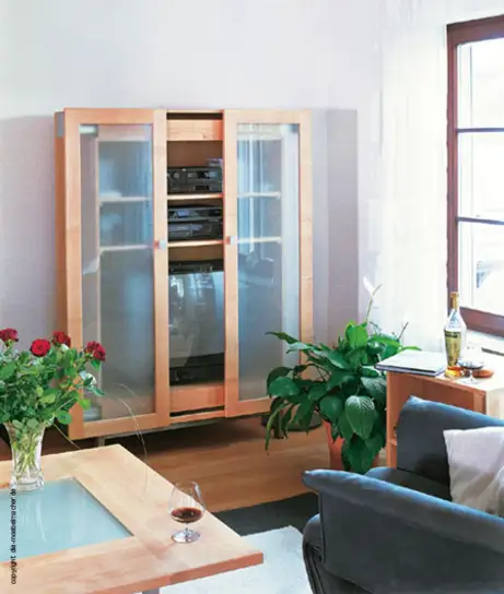 TV-Schrank versteckt Fernseher 