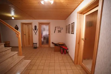 Weiß man noch, wo die Massivholztüren alle hinführen? Weiß man noch, wo die Massivholztüren alle hinführen?