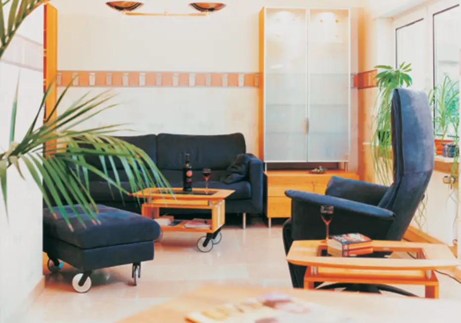 Rollbarer Couchtisch aus Kirschbaum Massivholz 