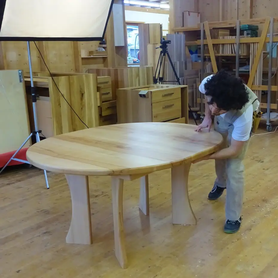 Massivholz-Ausziehtisch aus Buche Massivholz-Ausziehtisch aus Buche