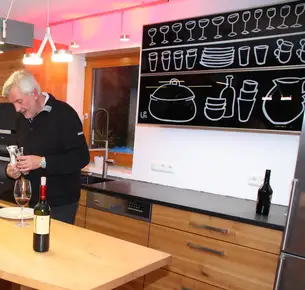 Hinterglasmalerei als Möbelfront 