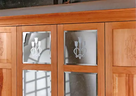 Jugendstil in Glas gestrahlt, ins Holz gefräst