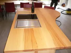 Kochinsel in Flügelform