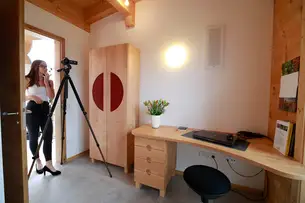 Schreibtisch mit Aktenschrank in Massivholz mit Leder 